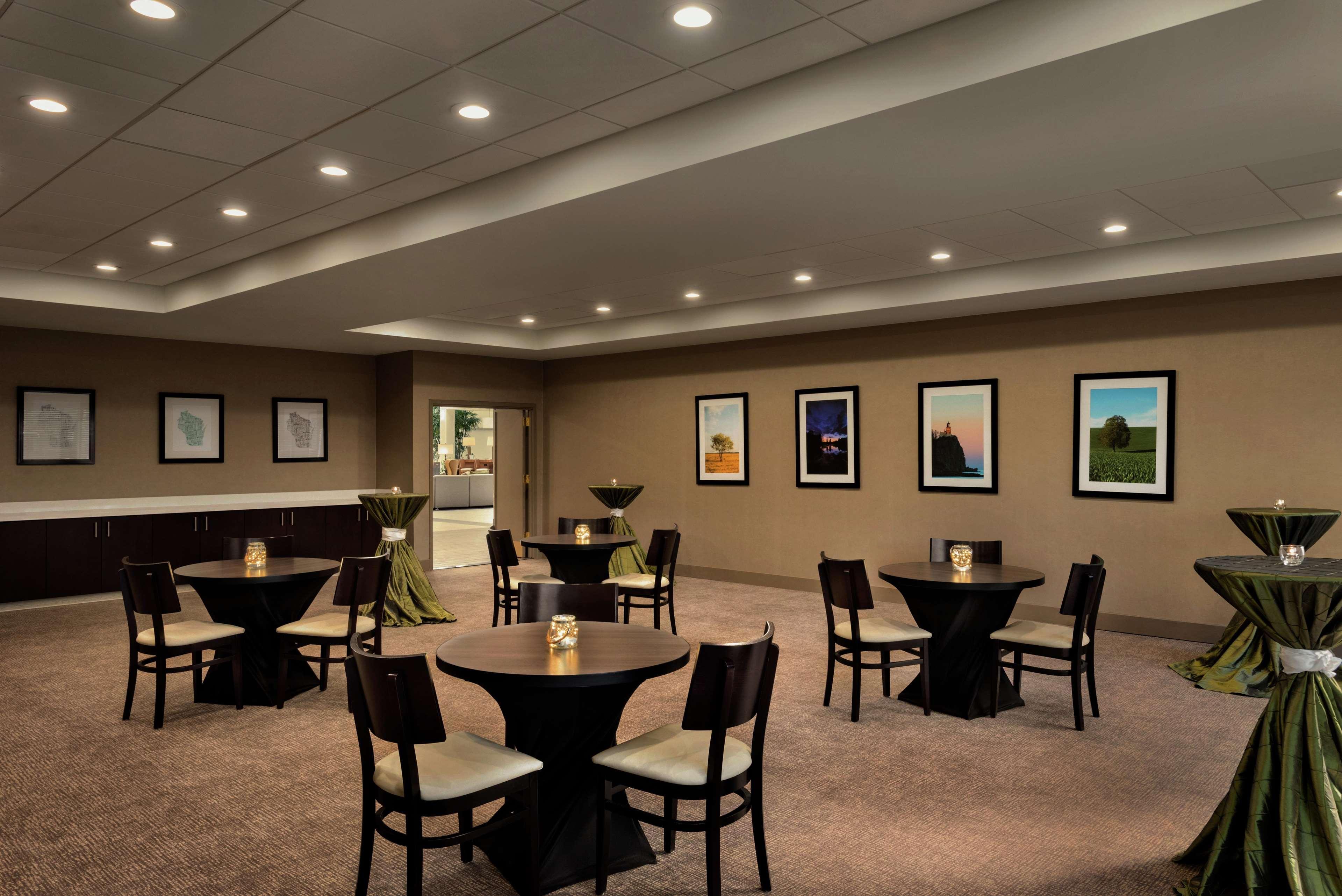 Embassy Suites By Hilton Milwaukee Brookfield Eksteriør billede