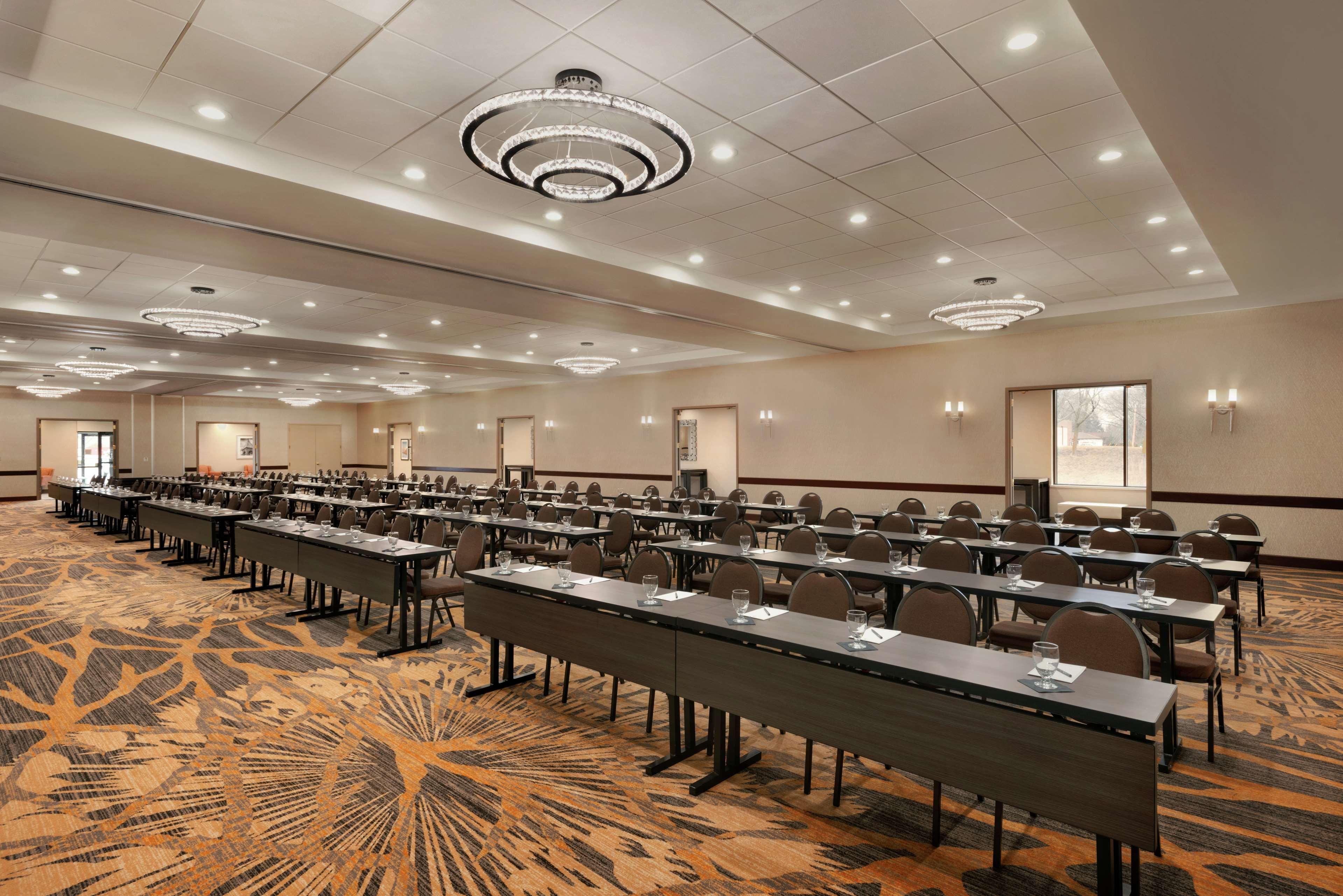 Embassy Suites By Hilton Milwaukee Brookfield Eksteriør billede