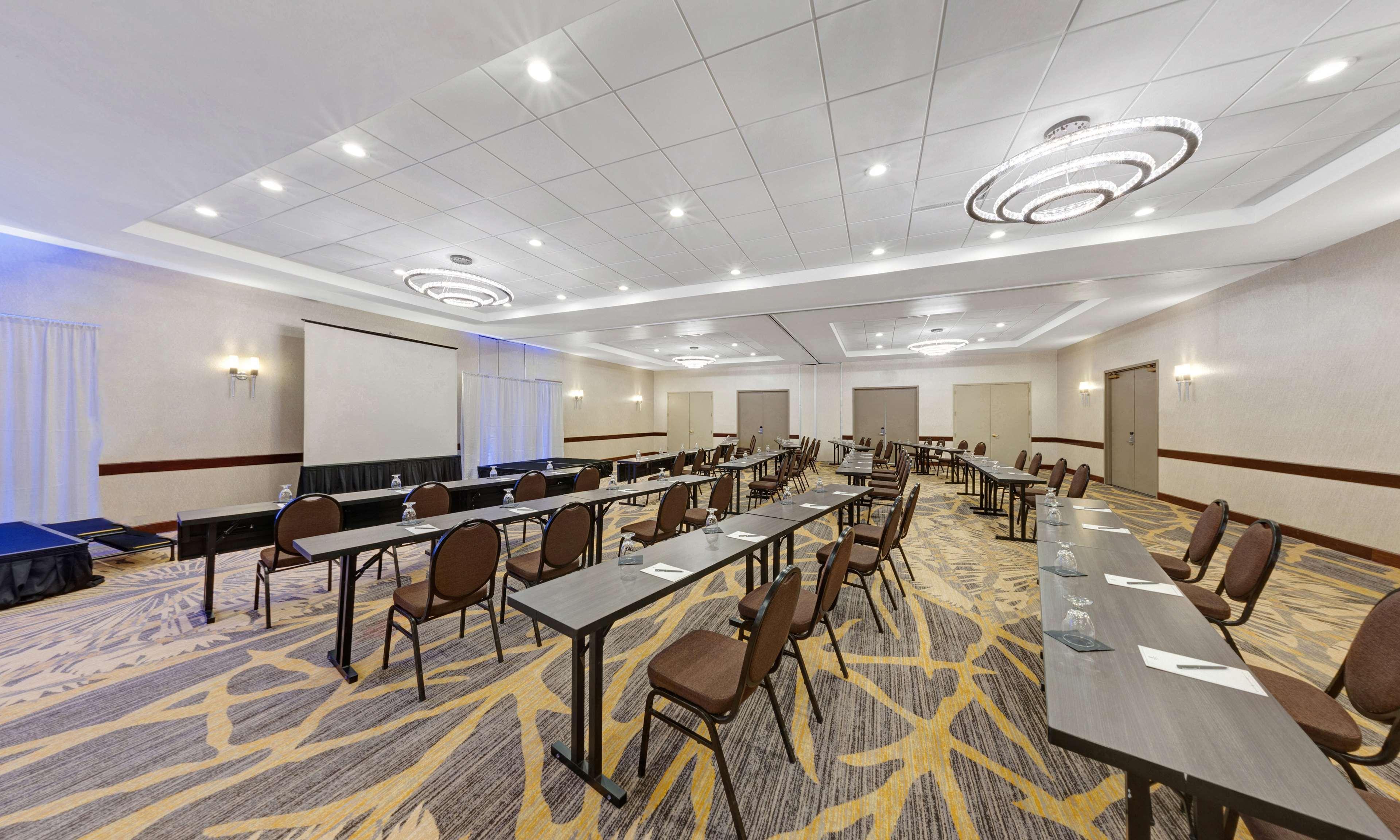 Embassy Suites By Hilton Milwaukee Brookfield Eksteriør billede