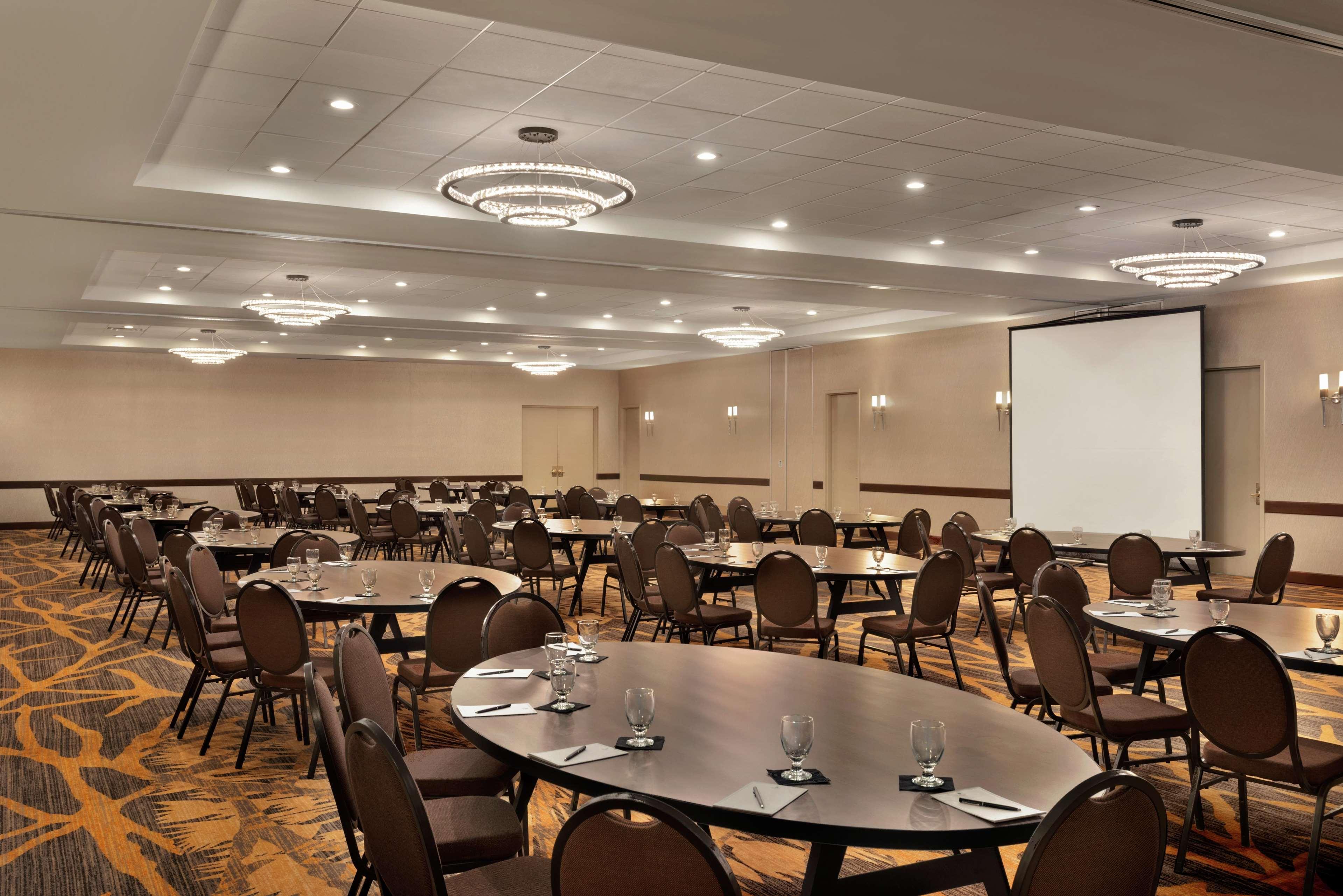 Embassy Suites By Hilton Milwaukee Brookfield Eksteriør billede