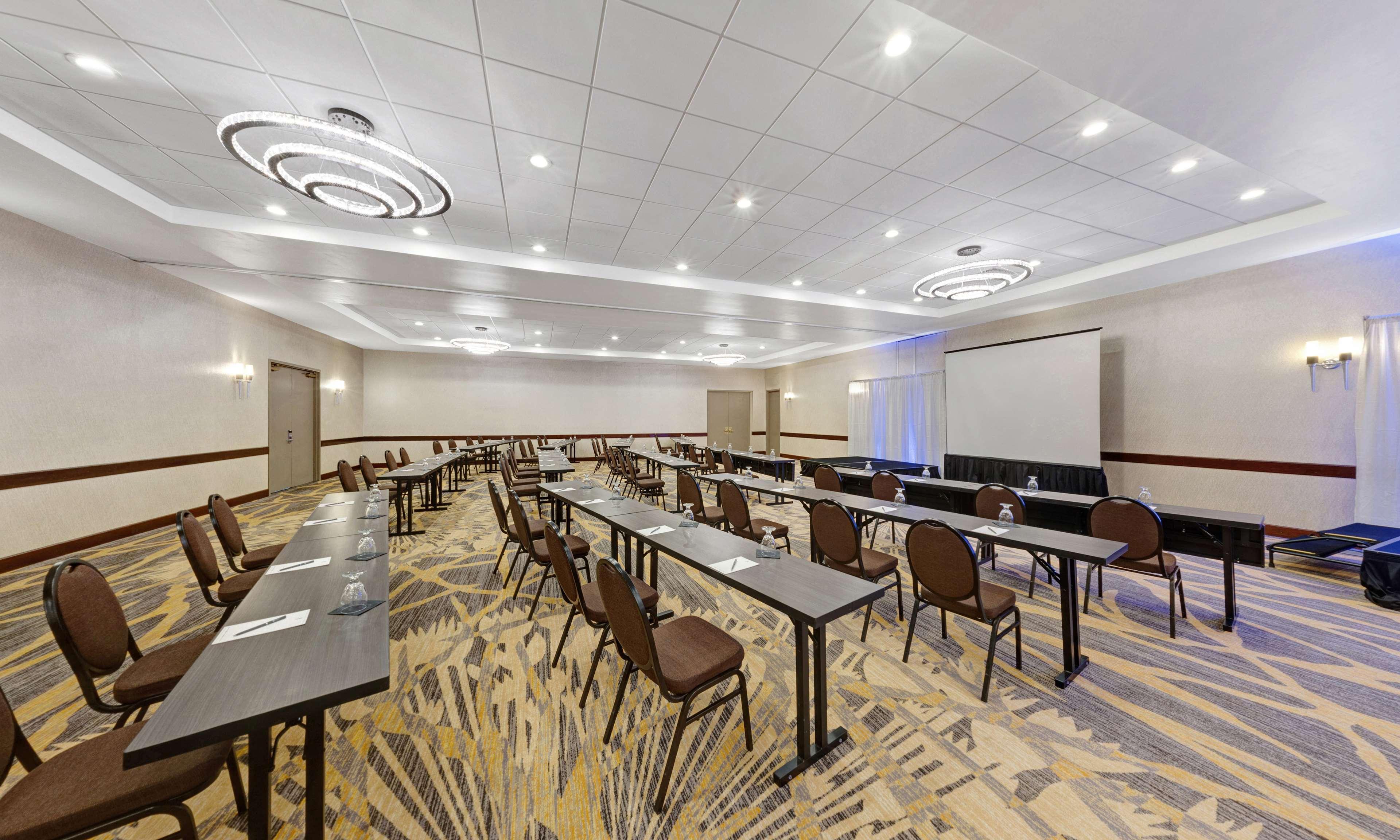 Embassy Suites By Hilton Milwaukee Brookfield Eksteriør billede