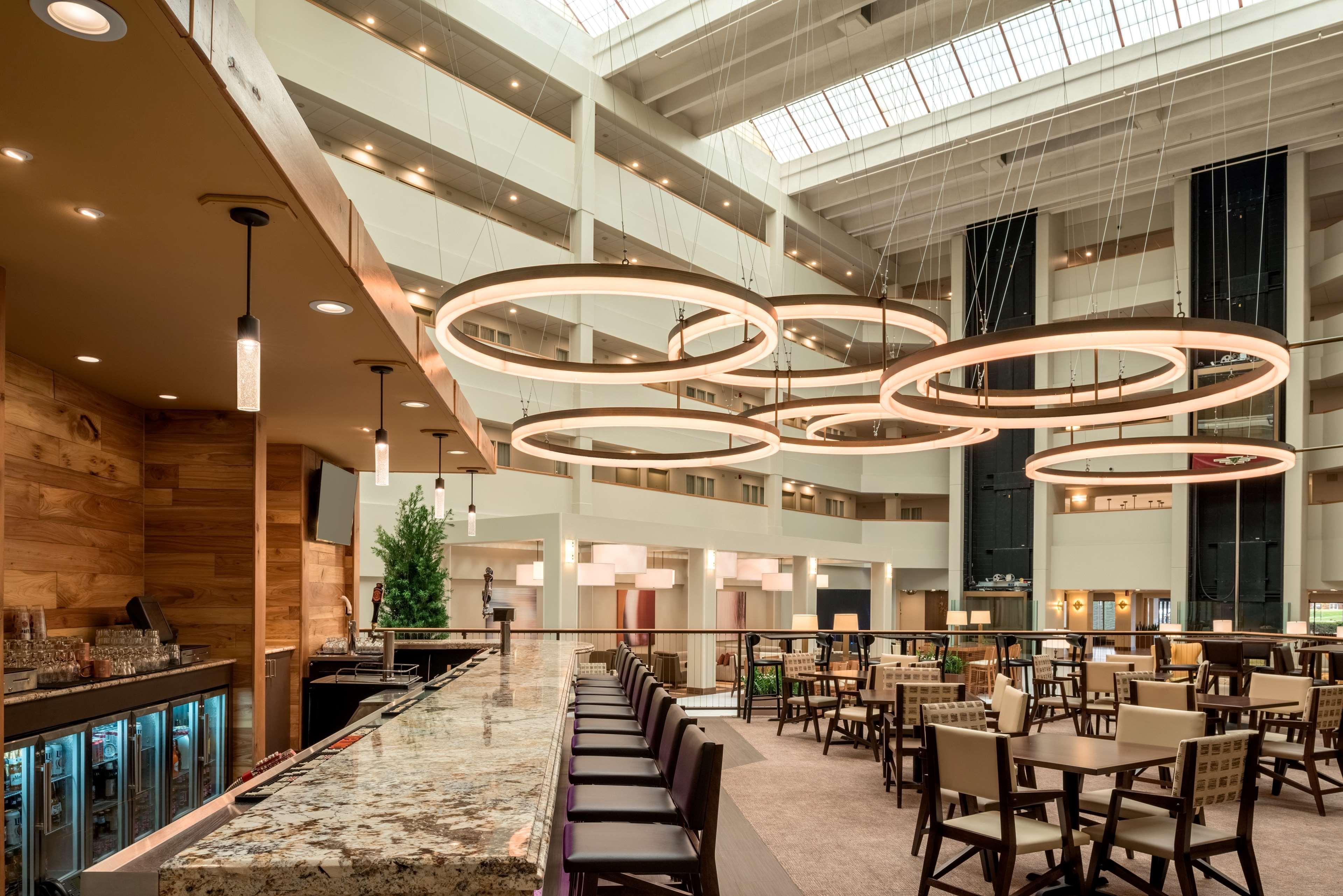 Embassy Suites By Hilton Milwaukee Brookfield Eksteriør billede