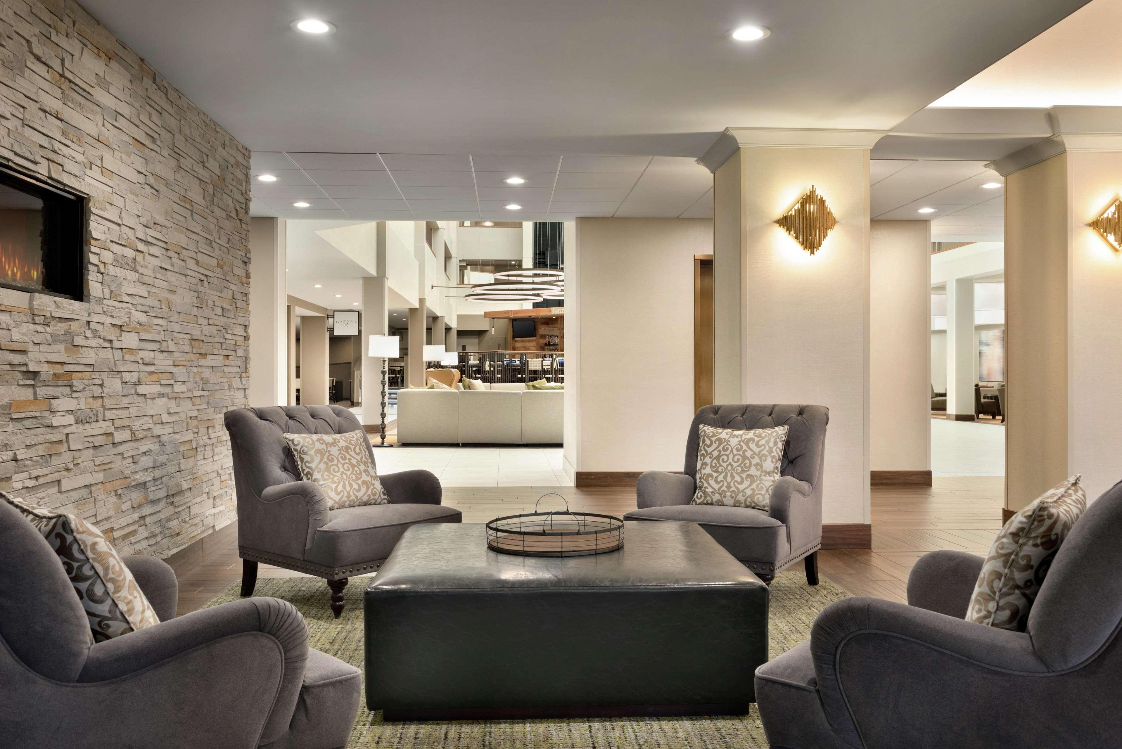 Embassy Suites By Hilton Milwaukee Brookfield Eksteriør billede