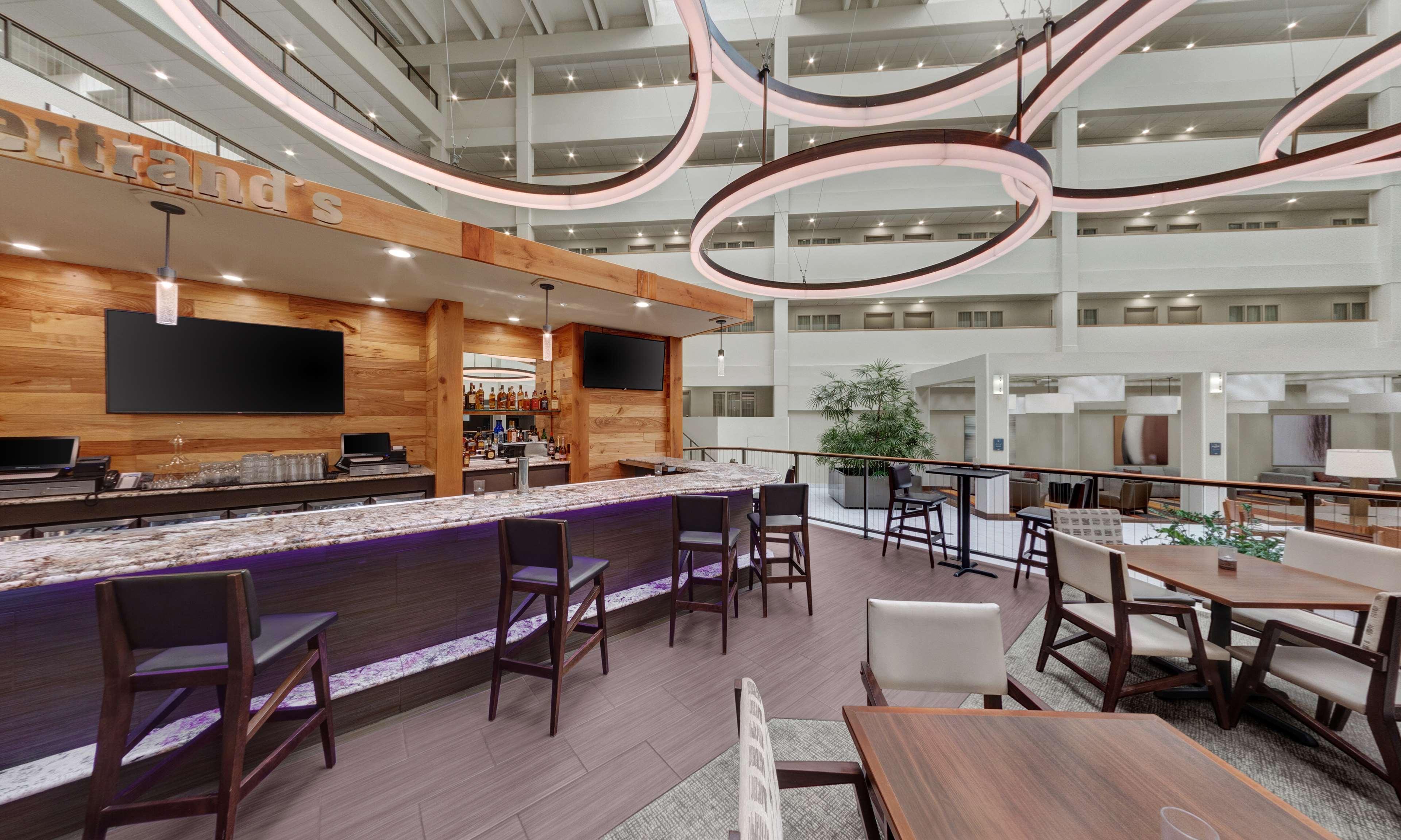 Embassy Suites By Hilton Milwaukee Brookfield Eksteriør billede