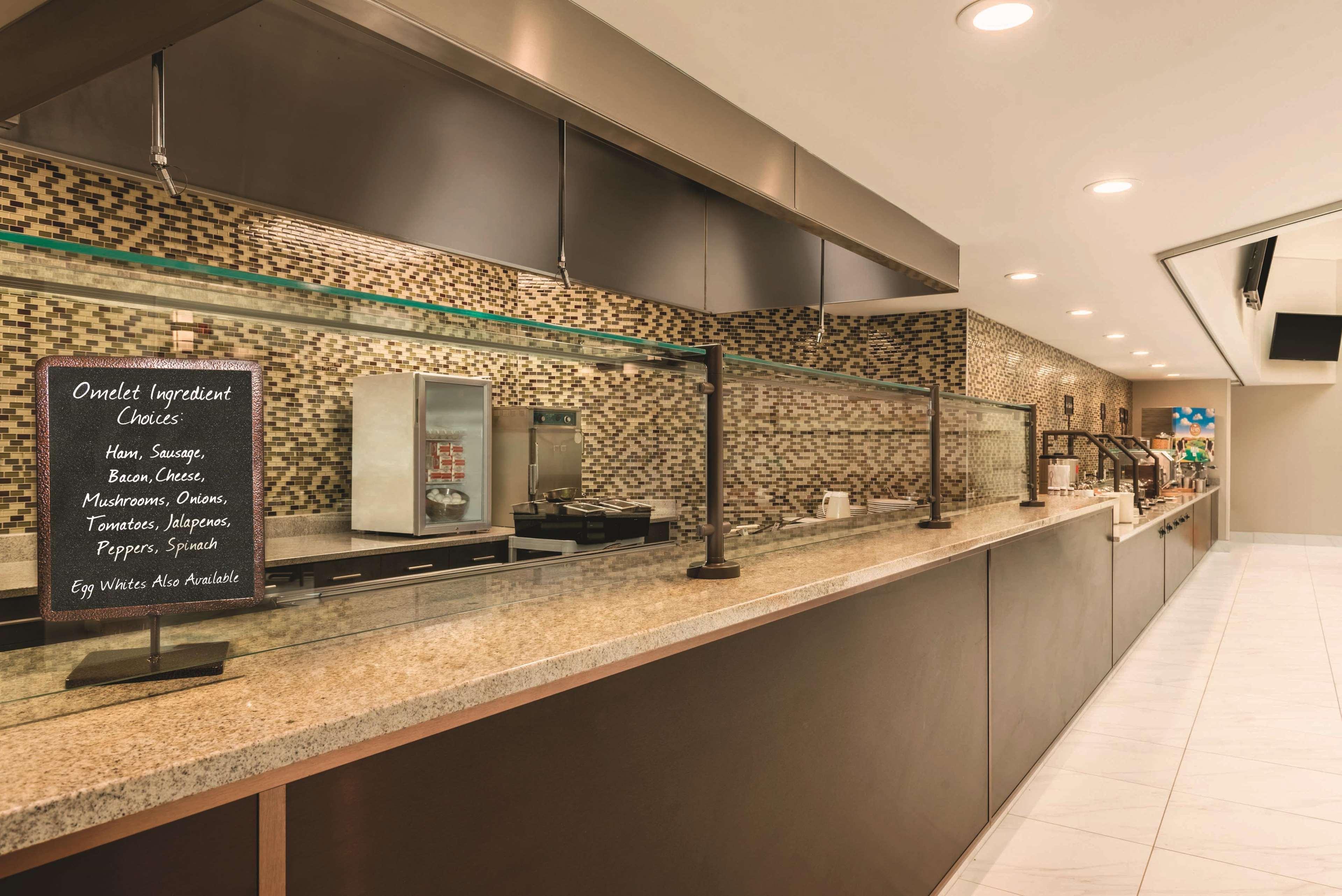 Embassy Suites By Hilton Milwaukee Brookfield Eksteriør billede