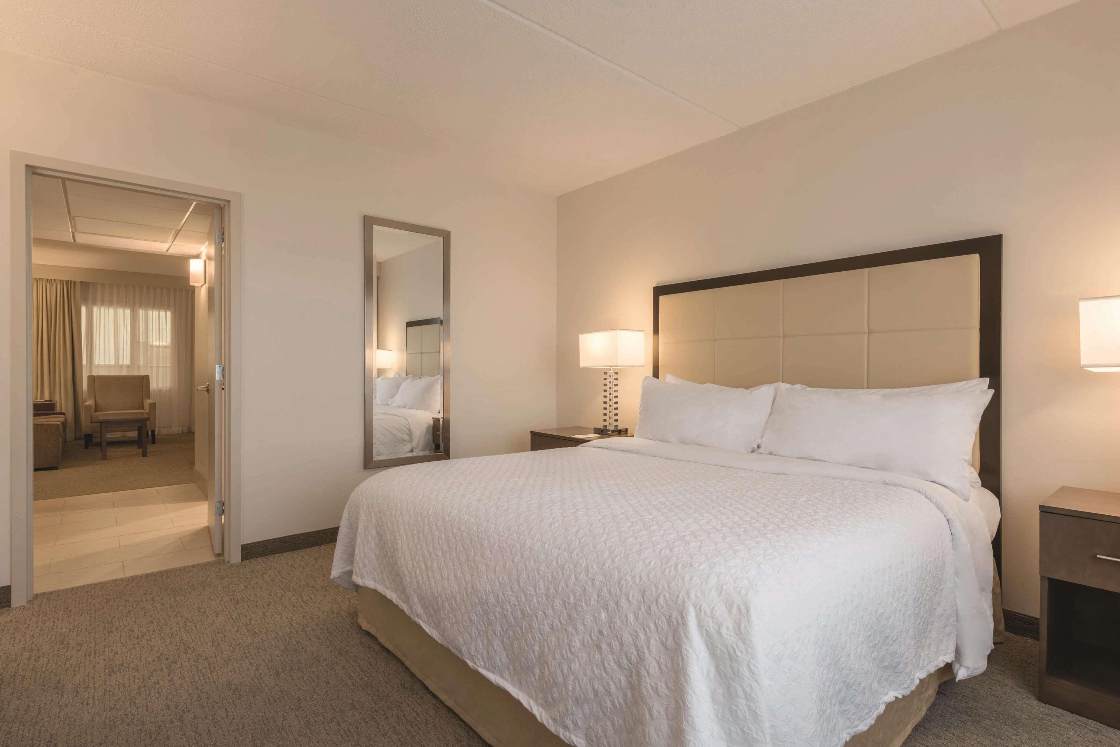 Embassy Suites By Hilton Milwaukee Brookfield Eksteriør billede