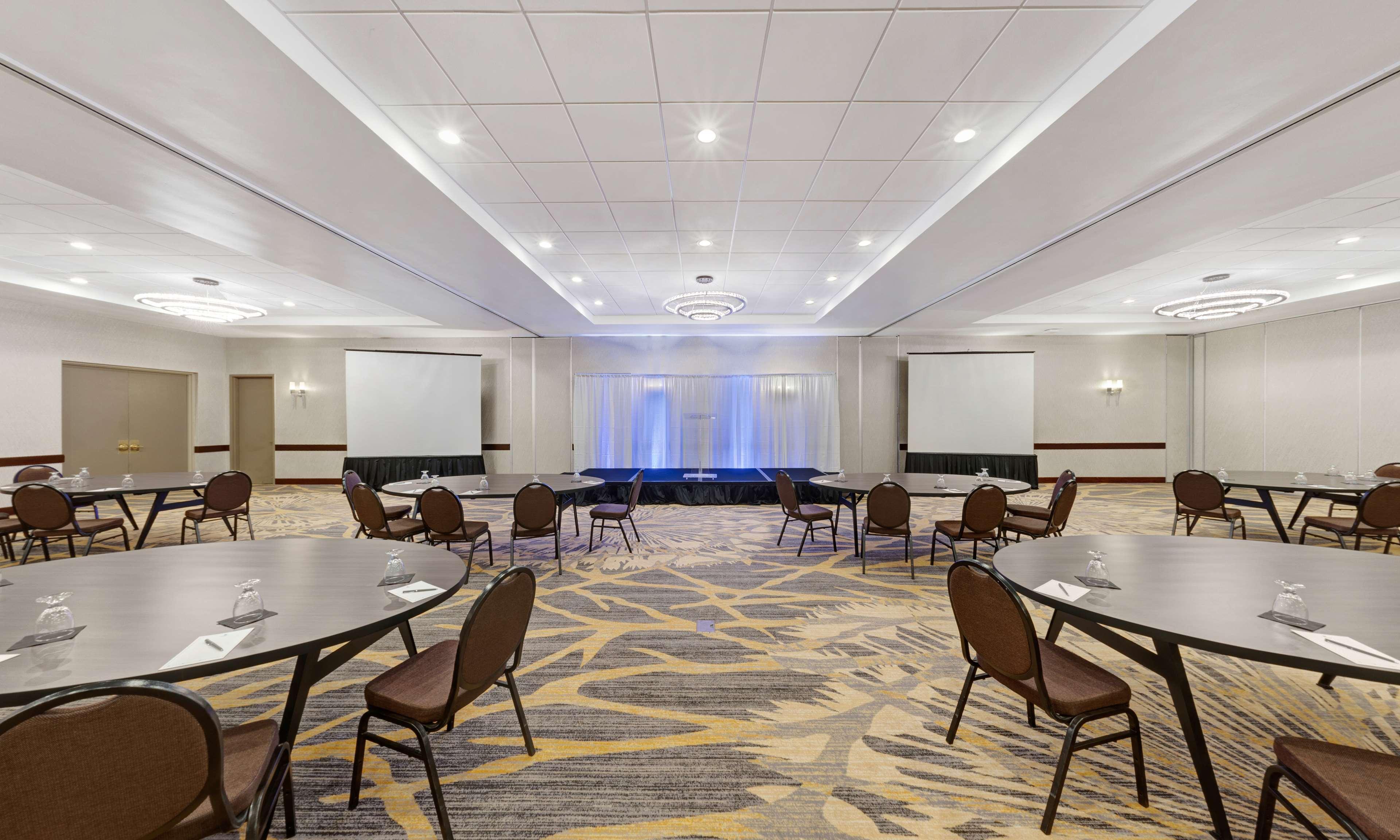 Embassy Suites By Hilton Milwaukee Brookfield Eksteriør billede