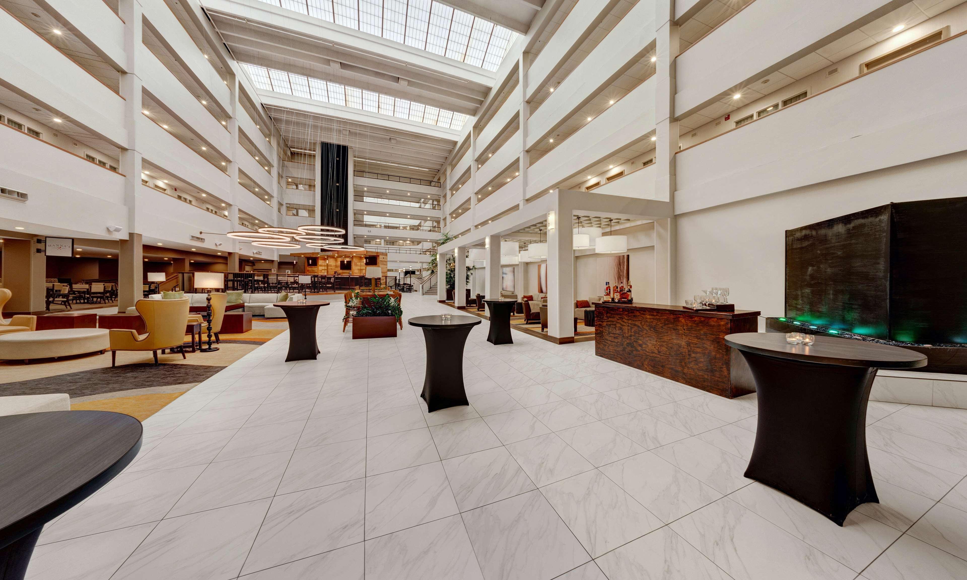 Embassy Suites By Hilton Milwaukee Brookfield Eksteriør billede