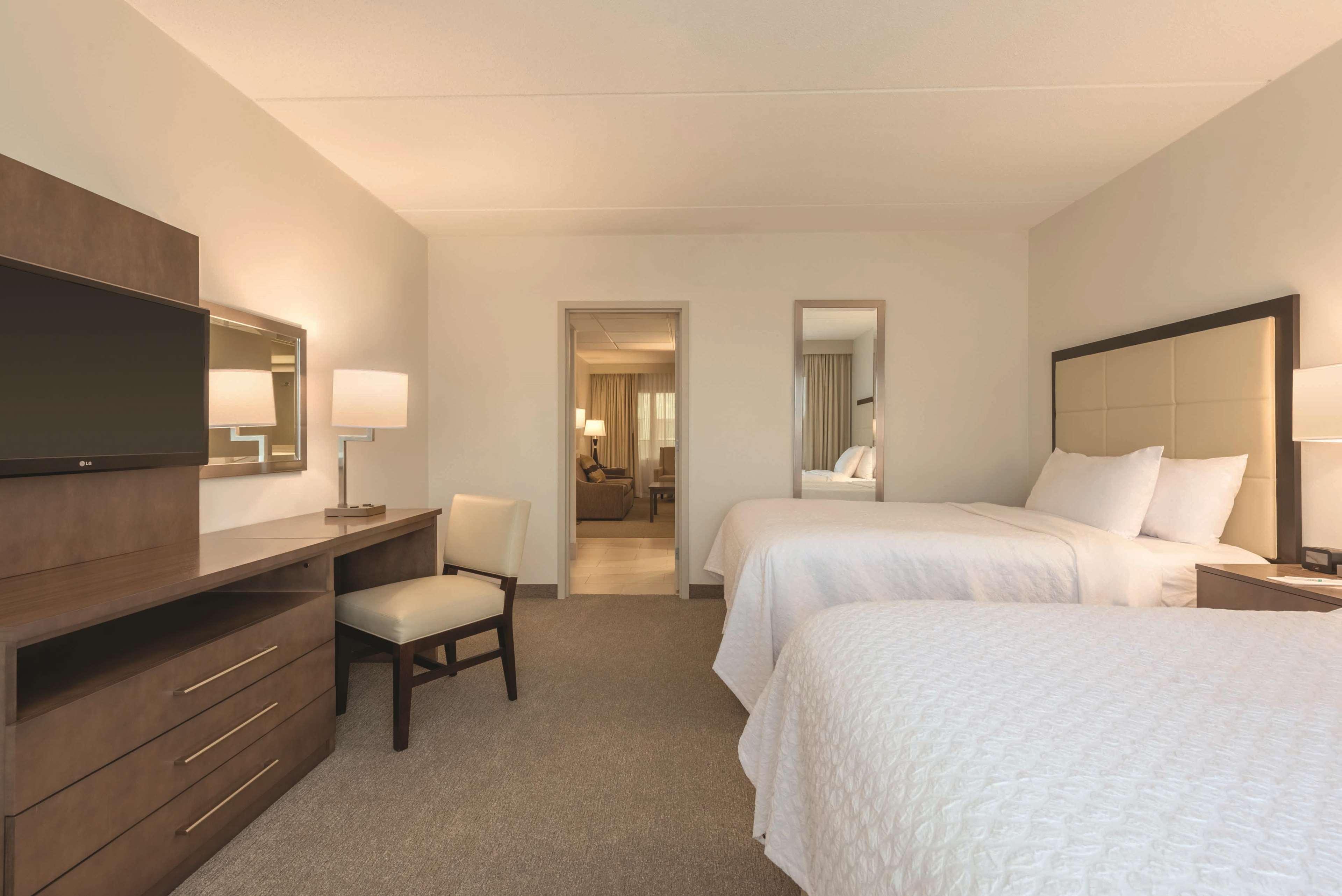 Embassy Suites By Hilton Milwaukee Brookfield Eksteriør billede