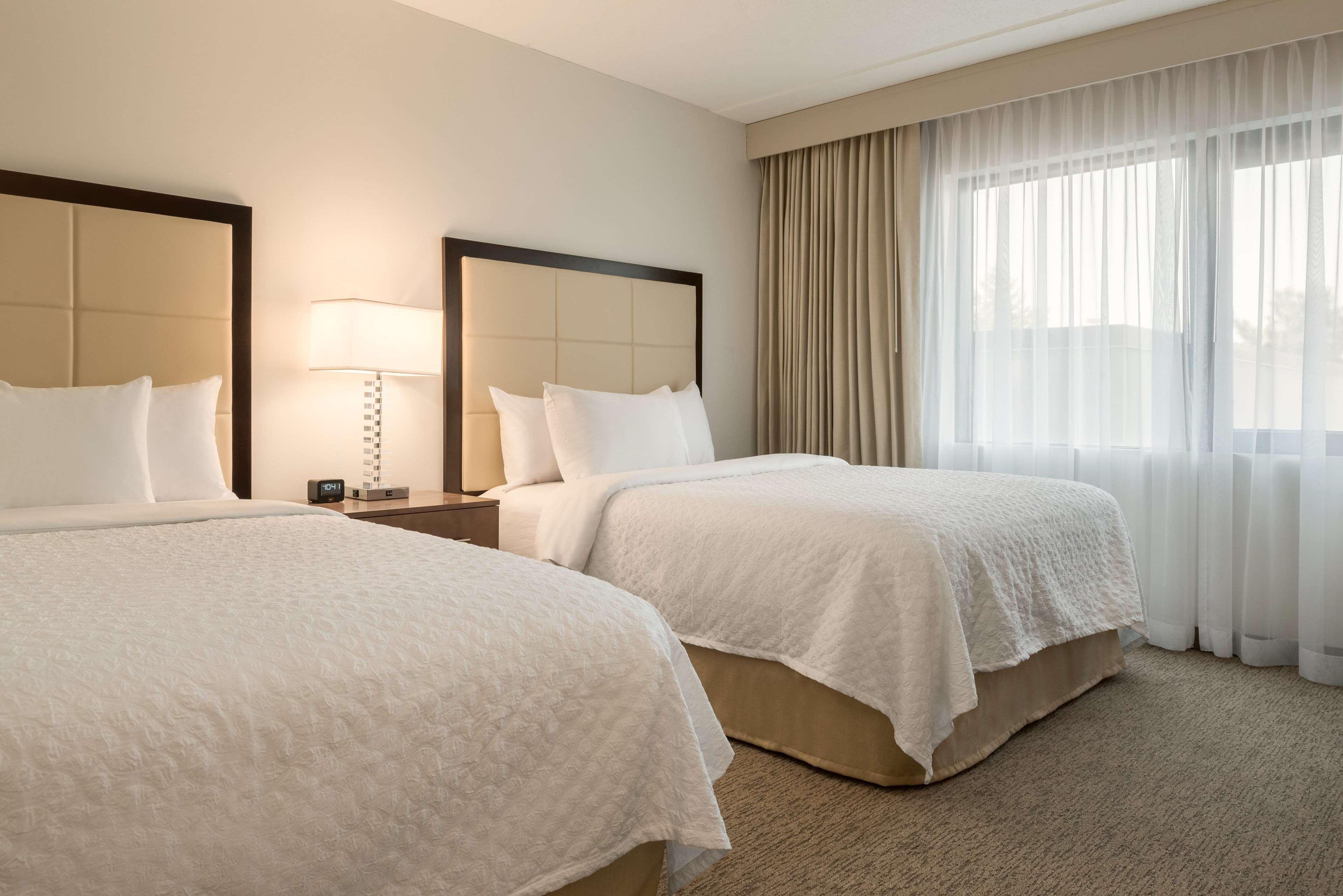 Embassy Suites By Hilton Milwaukee Brookfield Eksteriør billede