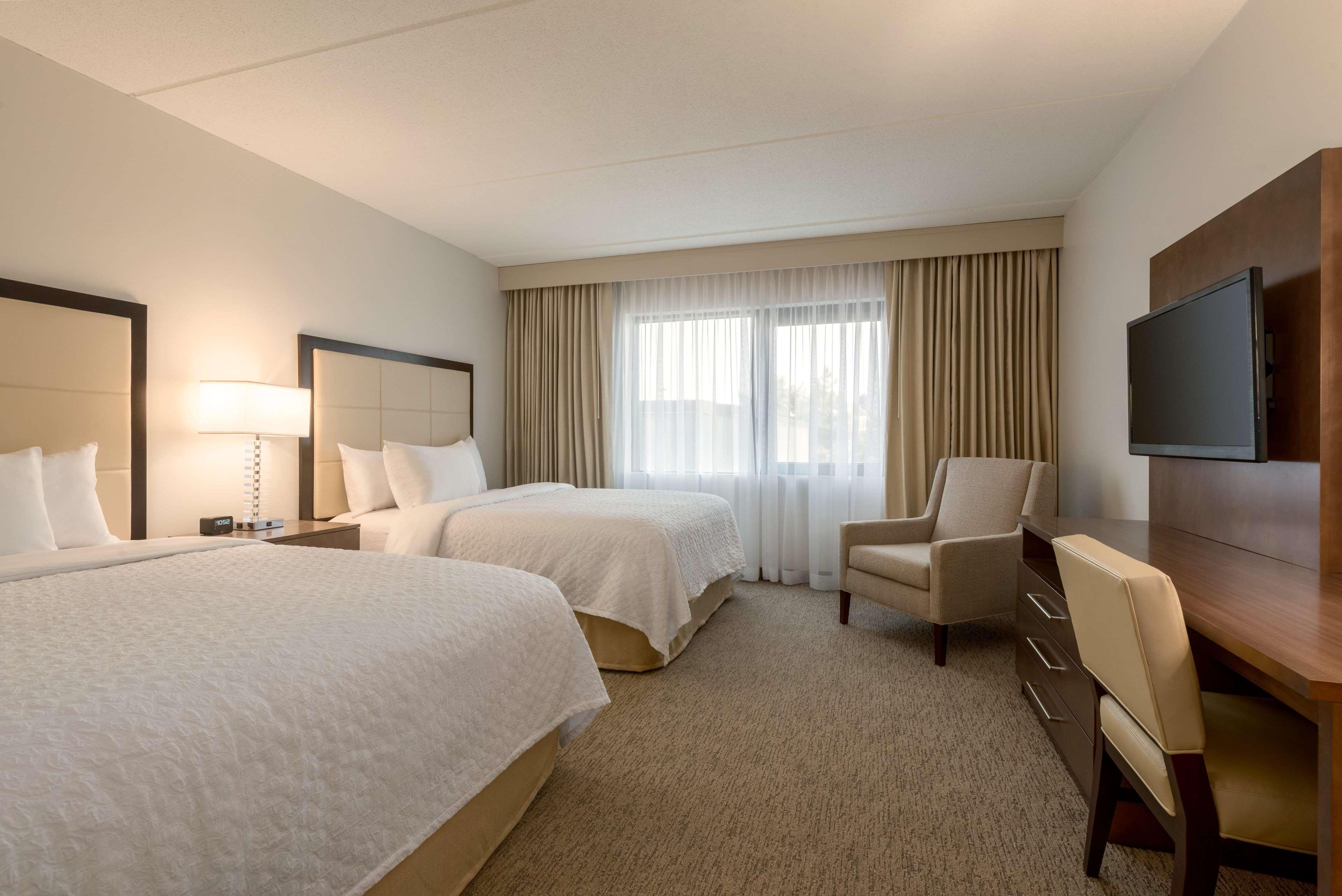 Embassy Suites By Hilton Milwaukee Brookfield Eksteriør billede