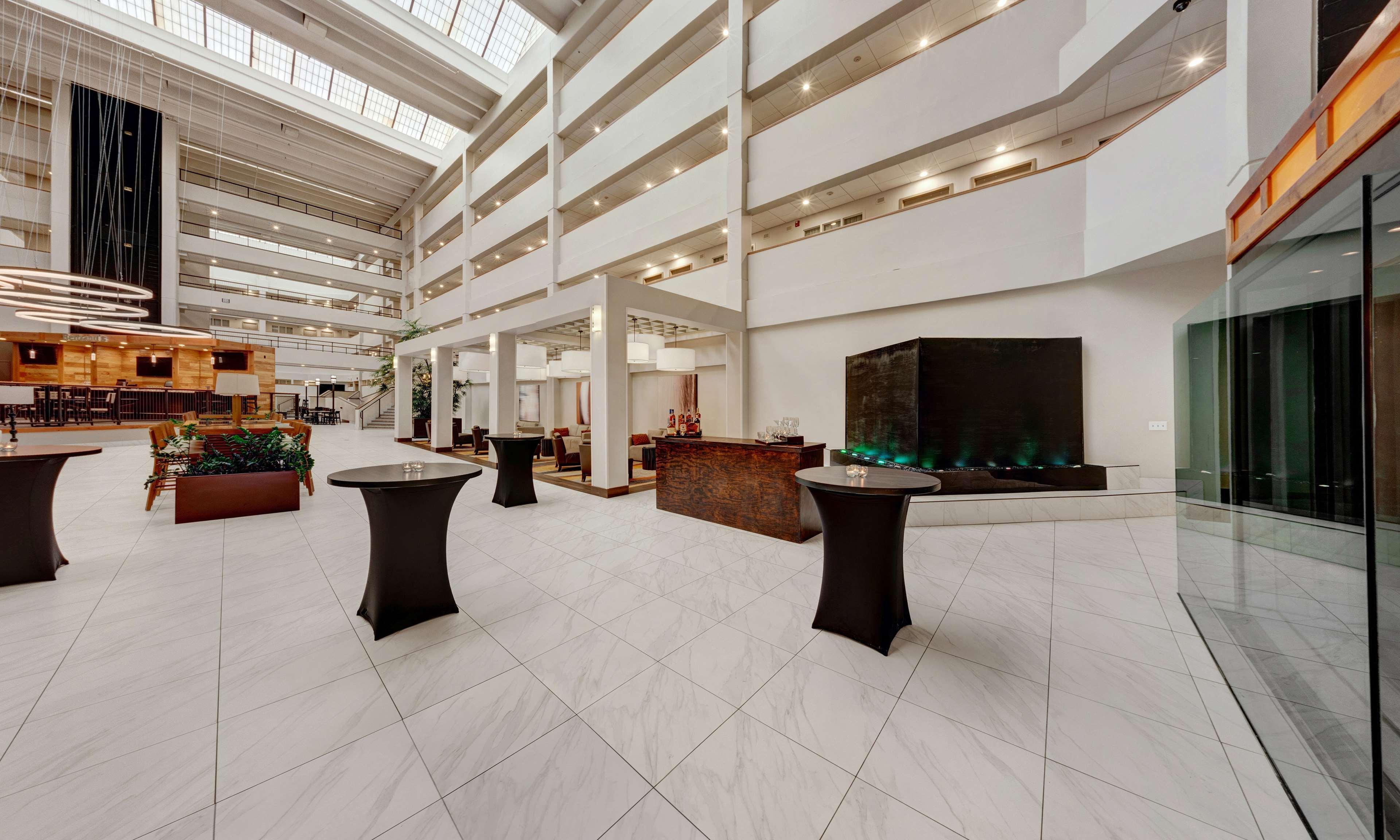 Embassy Suites By Hilton Milwaukee Brookfield Eksteriør billede