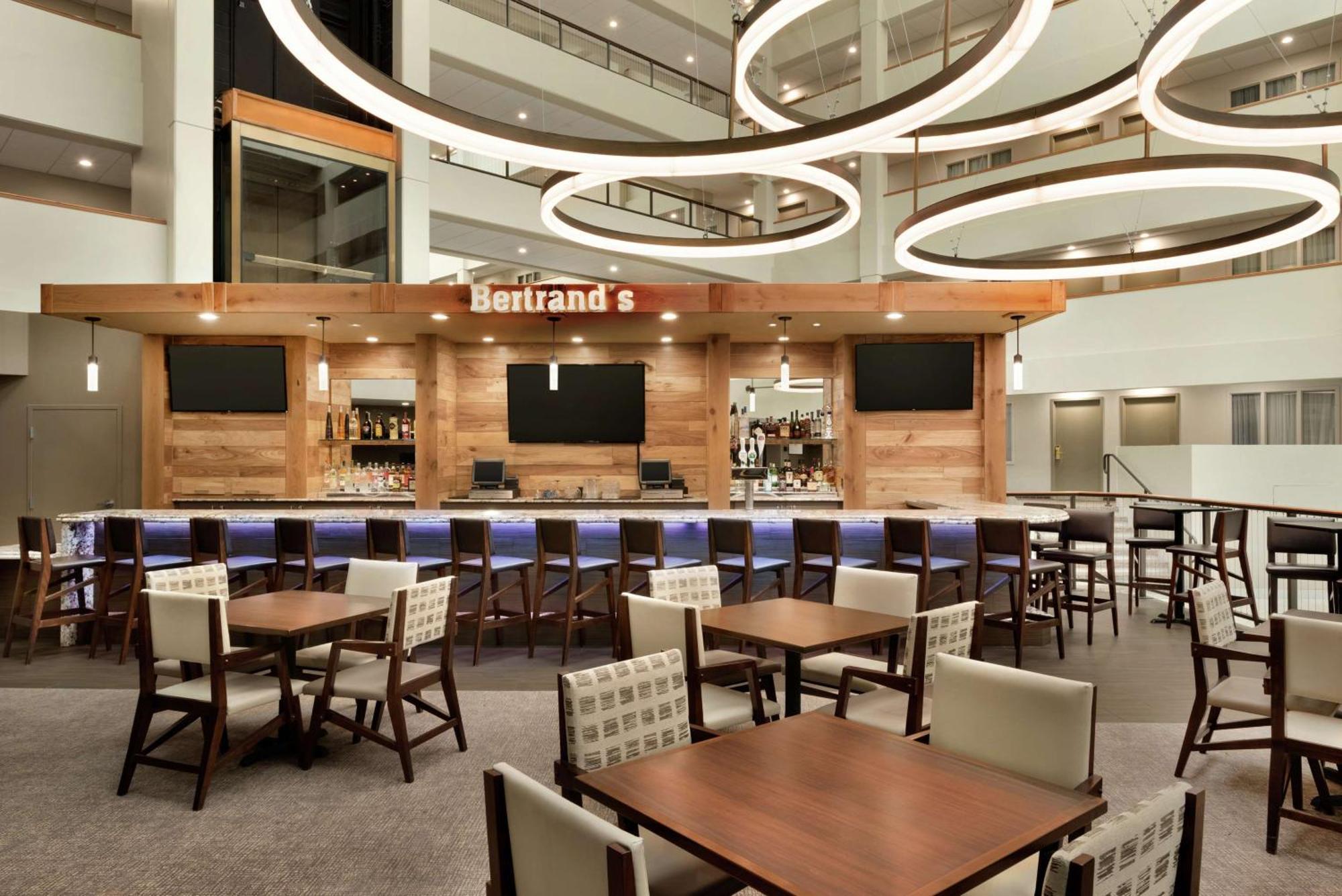 Embassy Suites By Hilton Milwaukee Brookfield Eksteriør billede