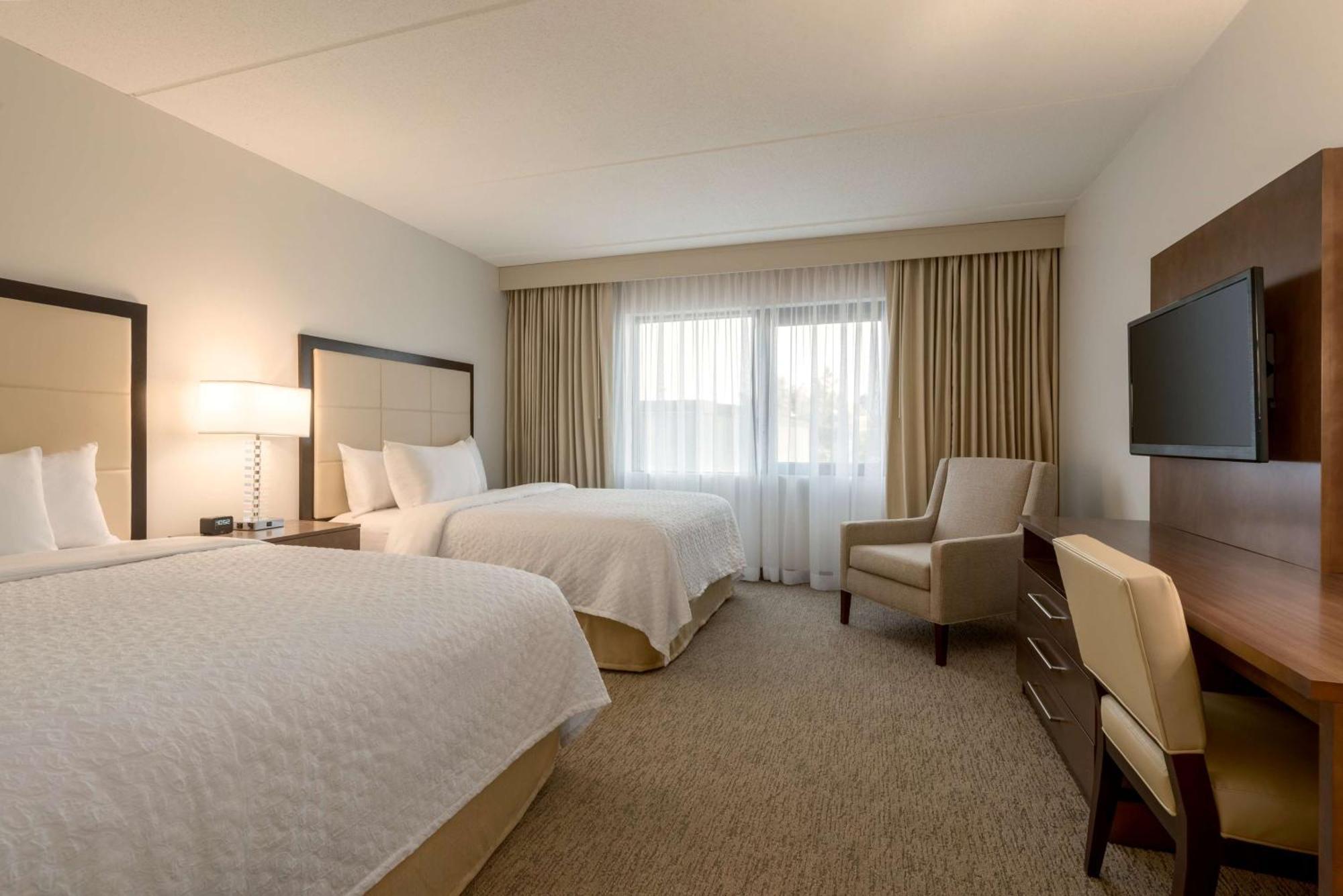 Embassy Suites By Hilton Milwaukee Brookfield Eksteriør billede