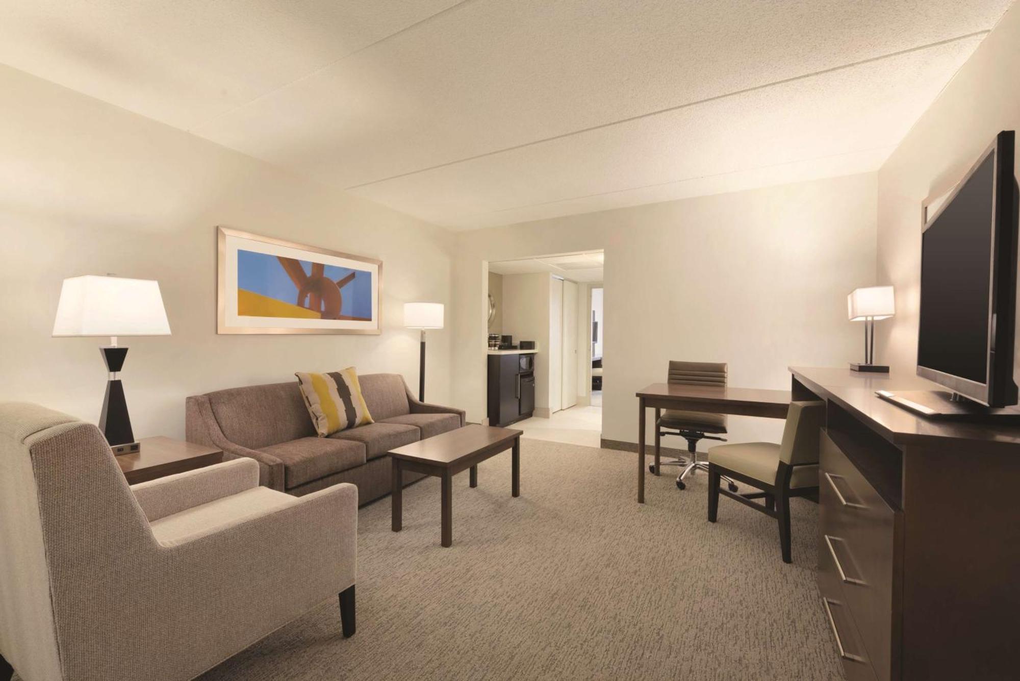 Embassy Suites By Hilton Milwaukee Brookfield Eksteriør billede